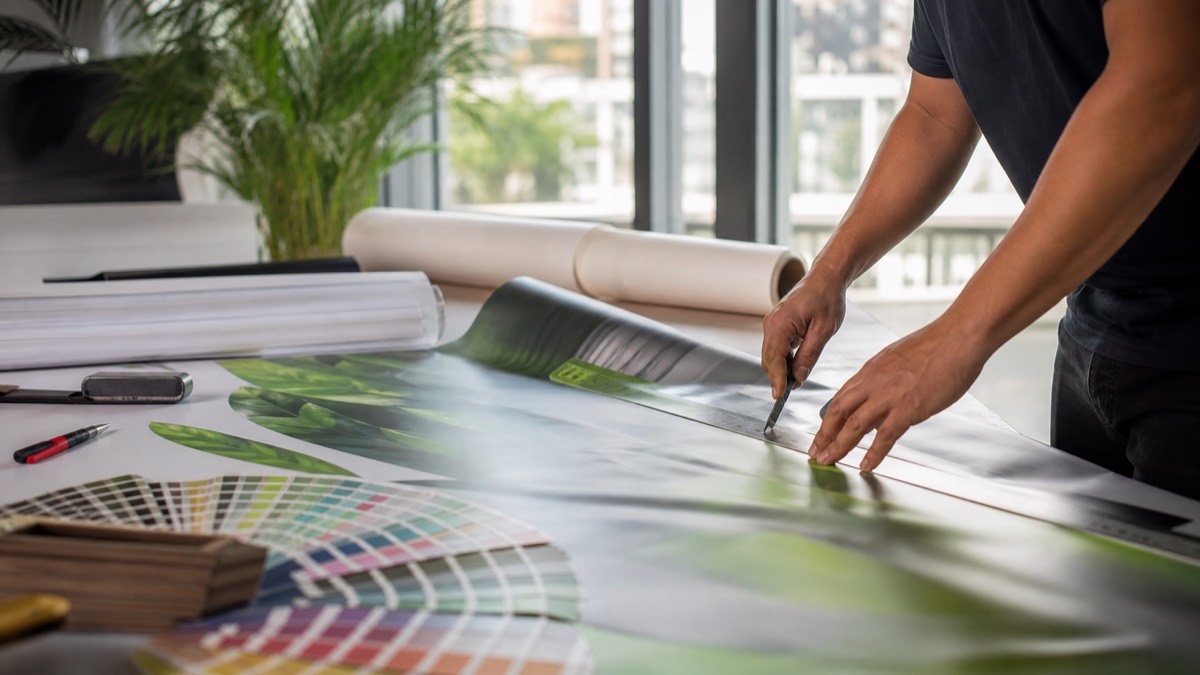 Producción de gran formato con materiales comerciales de alta visibilidad